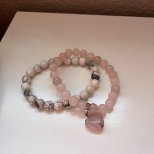 2 Bracelets
